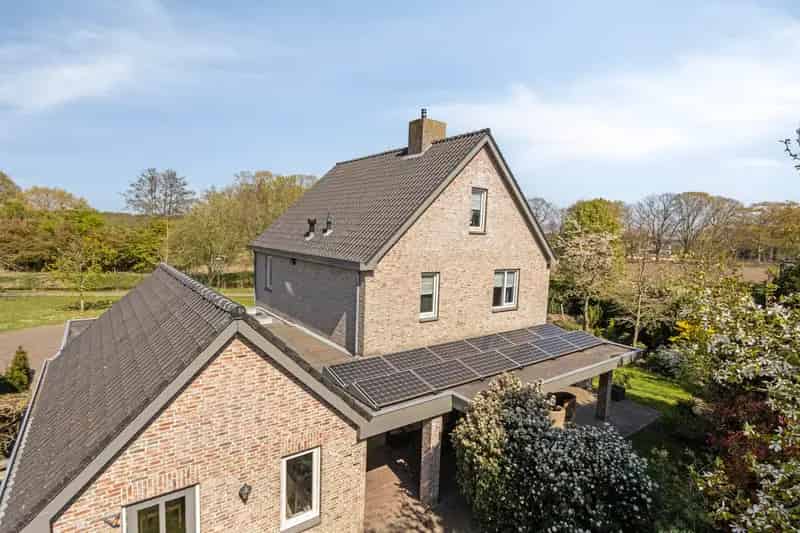 Huis te koop Heeswijk-Dinther: Ruime woning met atelier en 5 slaapkamers