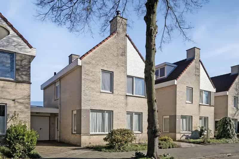 Ruim Herenhuis Stratum 3 Slaapkamers Tuin Garage