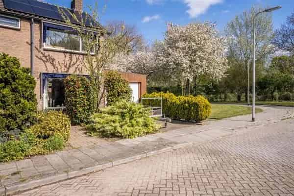 Ruime Hoekwoning Deltabuurt 8 Zonnepanelen Houtkachel