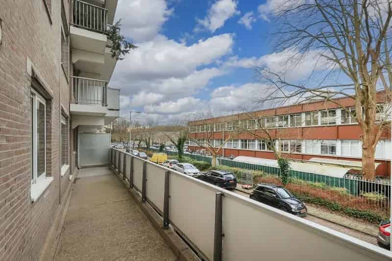 Ruim 3-kamerappartement Buitenveldert 76m2 Groot Balkon