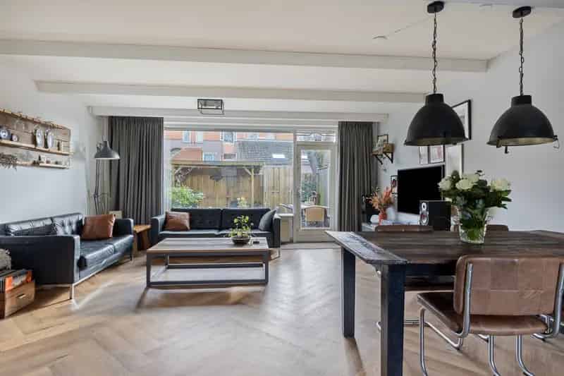 Huis te koop Overschie: 3 slaapkamers, zonnige tuin, nabij centrum