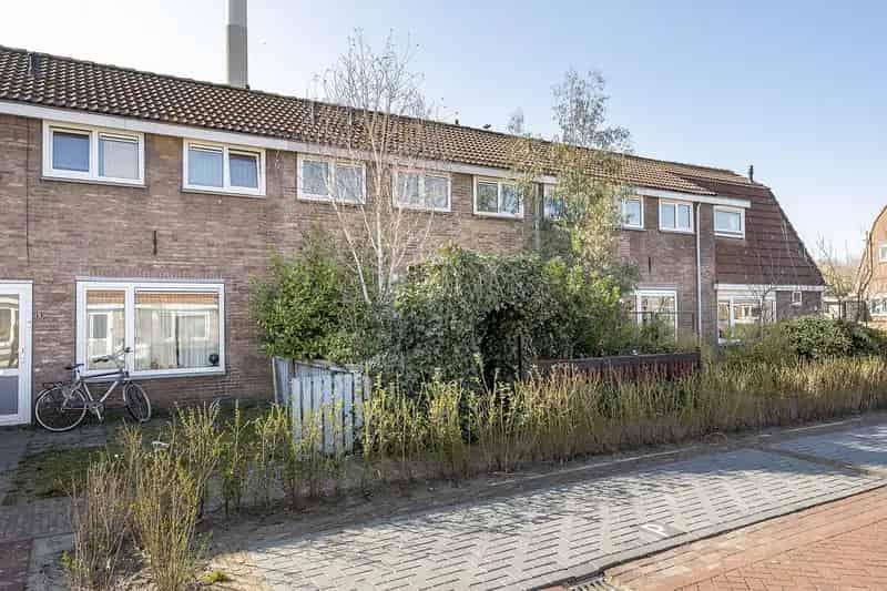 Tussenwoning Velsen Noord 3 slaapkamers grote tuin