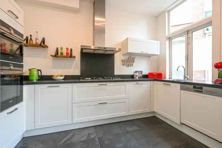 3 Laagse Bovenwoning Valkenboskwartier 4 Slaapkamers Gerenoveerd