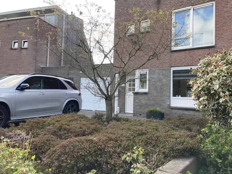 Te Huur Hoofddorp 4 Kamer Twee Onder Een Kapwoning