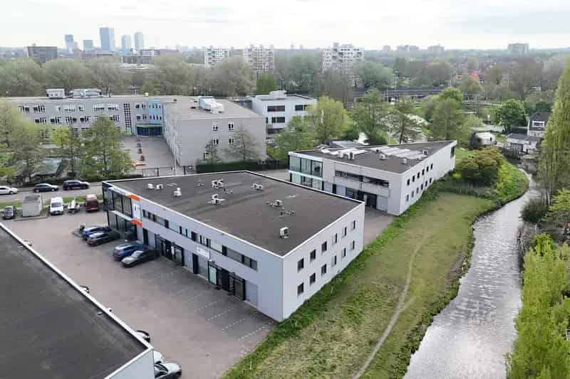 Bedrijfshal te koop Spijkenisse 82m2 bedrijfsruimte 82m2 kantoor