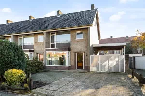 Ruime woning Eindhoven met garage en eigen oprit