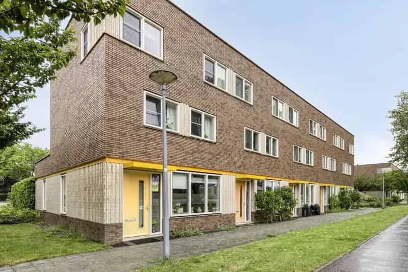 Baarspad 19: Ruime Hoekwoning met Dakterras en Tuin