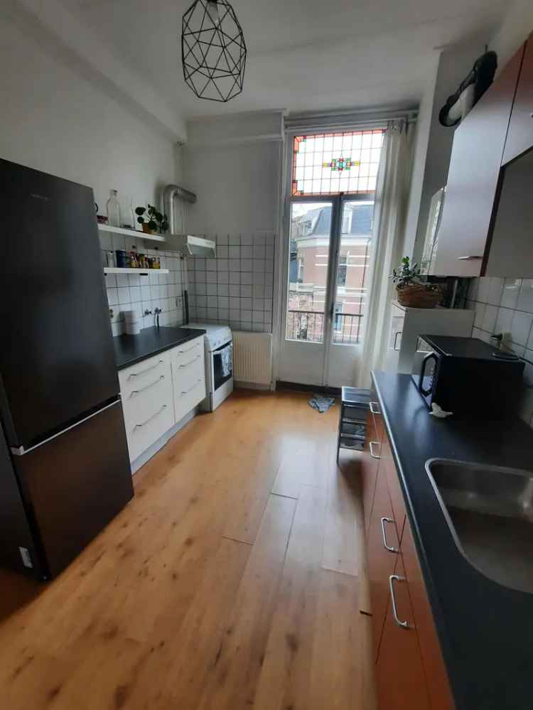 Kamer te huur voor rustige werkende vrouw