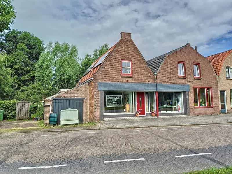 Grote gezinswoning Oostburg 230m2 tuin 736m2 3 slaapkamers uitbreidbaar
