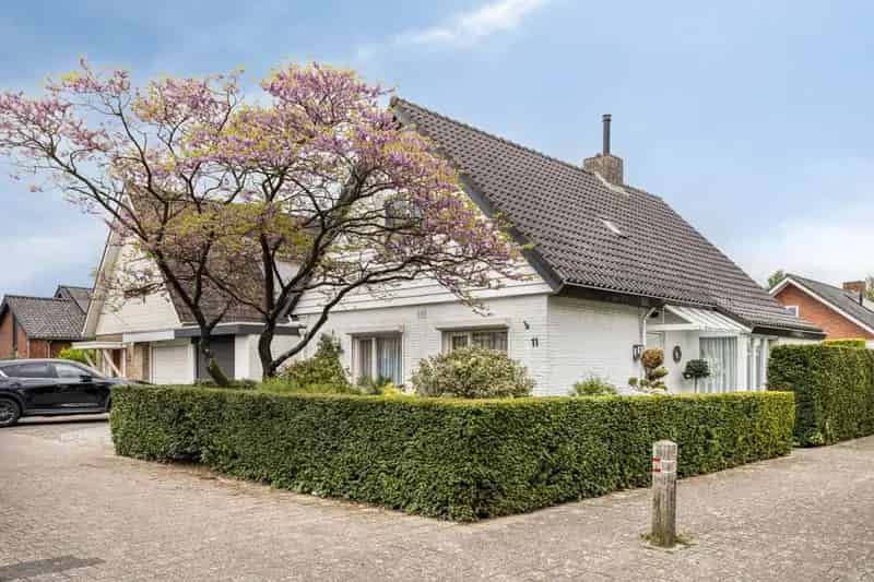 Semi-bungalow Bergen op Zoom 4 slaapkamers 2 badkamers