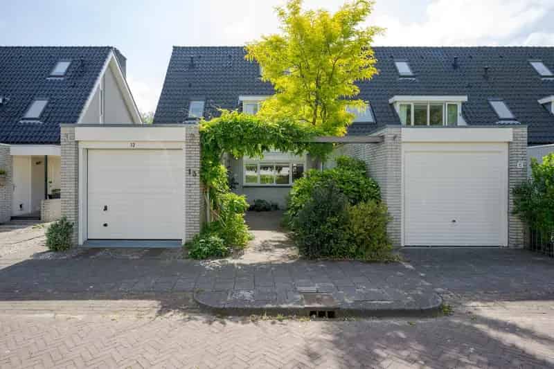 Luxe 5-kamer Hoekwoning Voorschoten 4 slaapkamers 2 badkamers Grote Tuin