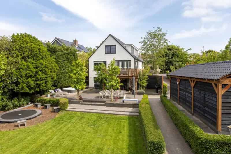 Luxe Villa te Koop in Bergschenhoek 5 slaapkamers Grote Tuin Tuinkantoor