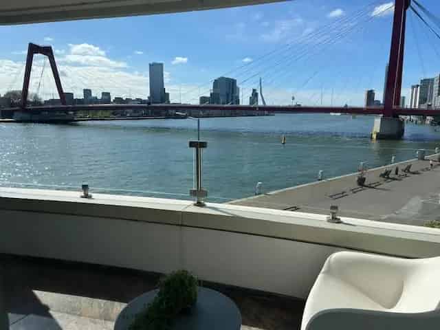 Luxe Maaszicht Appartement Rotterdam Centrum Parkeerplaats