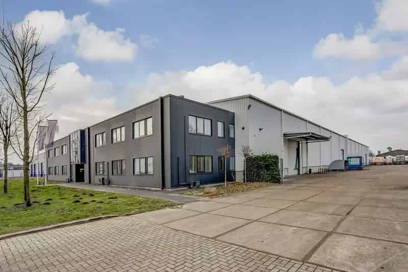 Bedrijfshal Zeewolde 3905m² te huur Kantoor 659m²