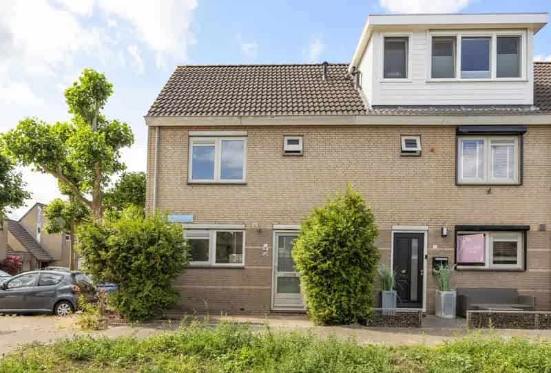 Huis te koop Almere Muziekwijk Ruime hoekwoning met 2 slaapkamers