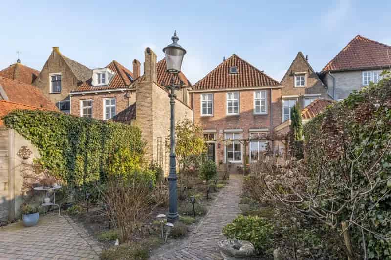 Huis te koop Breestraat Heusden 4 slaapkamers diepe tuin