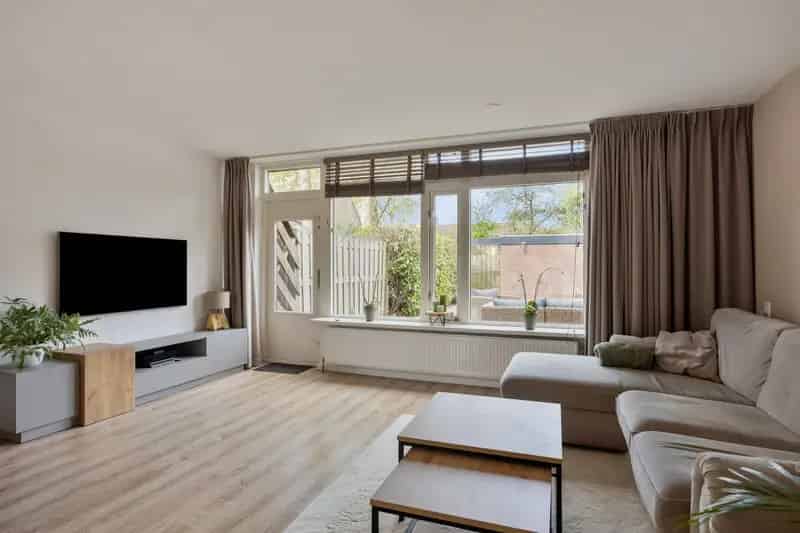 Huis te koop Zoetermeer 4 slaapkamers zonnige tuin
