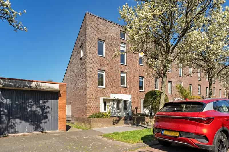 Hoekwoning Ypenburg 5 slaapkamers moderne keuken tuin energielabel A