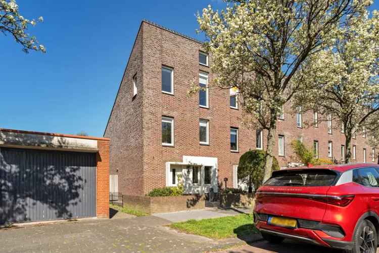 Hoekwoning Ypenburg 5 slaapkamers moderne keuken tuin energielabel A