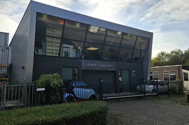 Bedrijfshal Almere 747m² Showroom Parkeergelegenheid