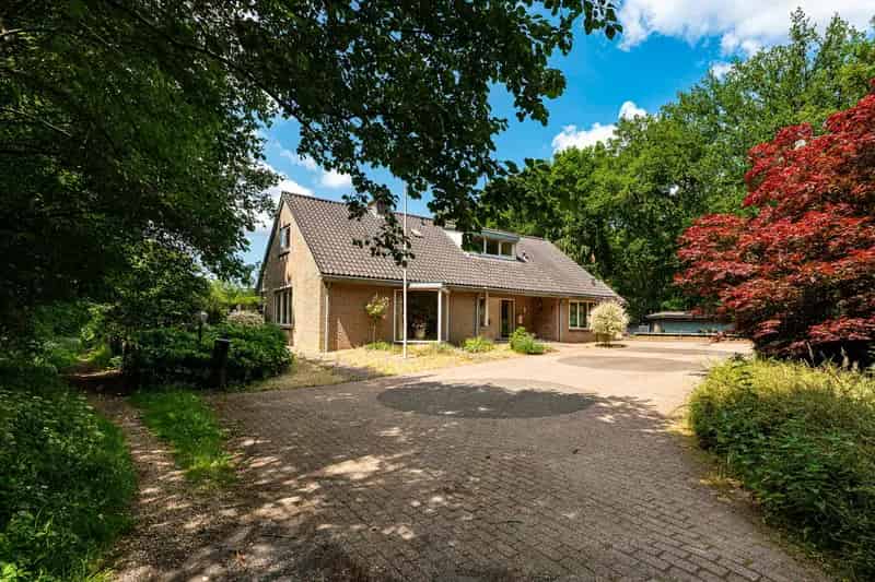 Bosrijke Semi-bungalow nabij Austerlitz