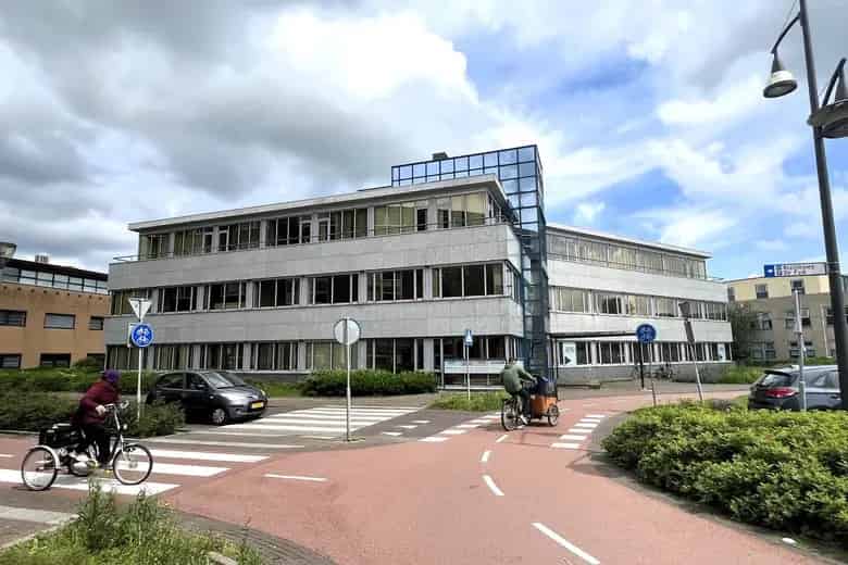1.933 m2 kantoorruimte te koop in Houten
