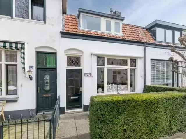 Bussum Middenwoning Diepe Tuin Nabij Winkels Scholen