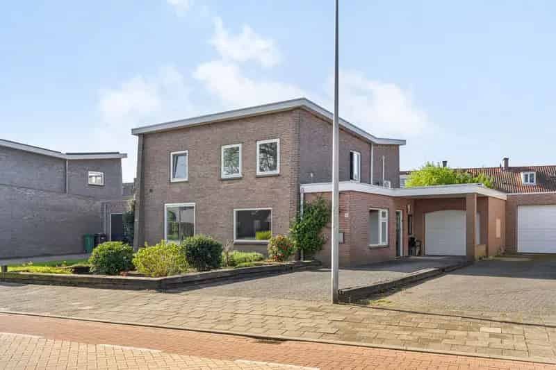 Huis te koop Drunen: Ruime gezinswoning met gastenverblijf en 16 zonnepanelen