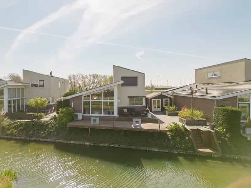 Watervilla Maaswijk Landgoed 3 slaapkamers luxe tuin