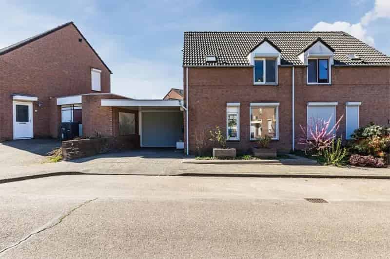 Halfvrijstaande woning Lahrhof 4 slaapkamers tuin carport