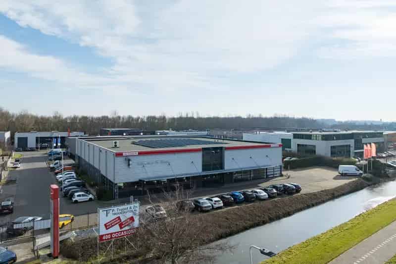 Bedrijfsruimte te Huur Hellevoetsluis 1865m² Showroom Buitenterrein
