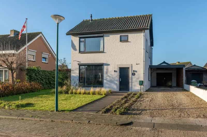 Vrijstaande woning te koop Heesch 4 slaapkamers luxe afwerking