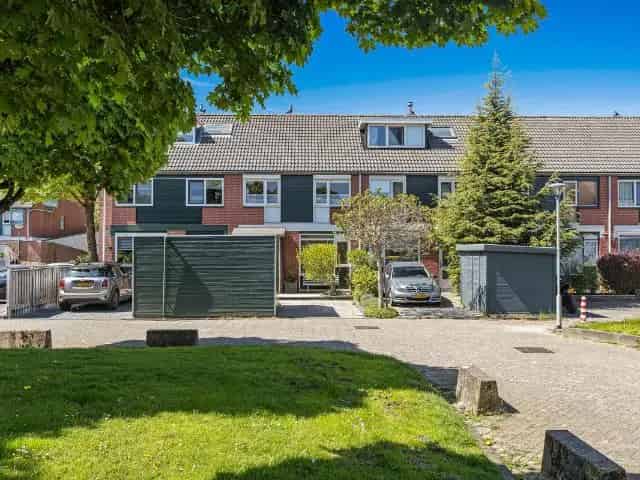 Tussenwoning Sterrenburg III Dordrecht 4 slaapkamers