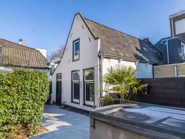 Vrijstaand huis Purmerend Centrum Ruime Tuin Jacuzzi