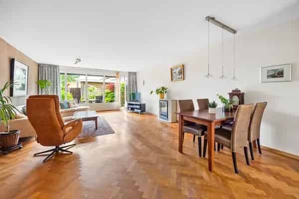 Stijlvolle Tussenwoning 3 Slaapkamers Diepe Tuin Balkon Leidschenveen