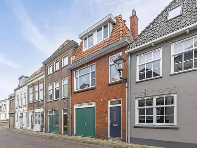 Appartement te koop Kampen: 2 slaapkamers, terras, binnenstad