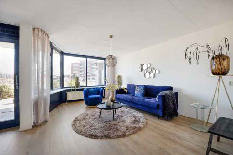 Appartement te koop Zwanenburg: 3-kamer woning met terras tuin en garage