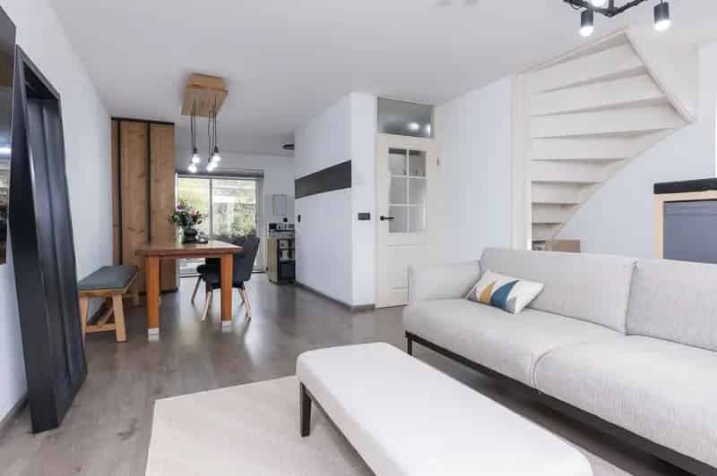 Huis te koop Hoorn: Ruime hoekwoning met 2 slaapkamers, moderne keuken en tuin
