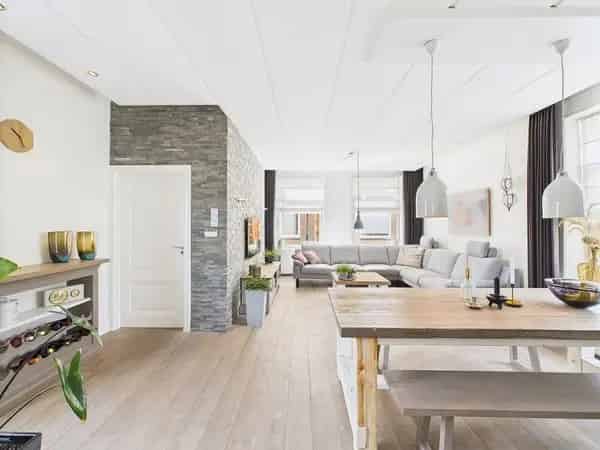 Stijlvolle Halfvrijstaande Woning Hoek Garage Tuin