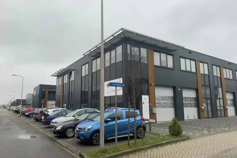 Bedrijfshal Ter Aar te Koop: Professionele Fotostudio 141.8m2