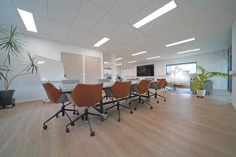 Bedrijfspand te huur Almere 430m² Kantoor Showroom Opslag