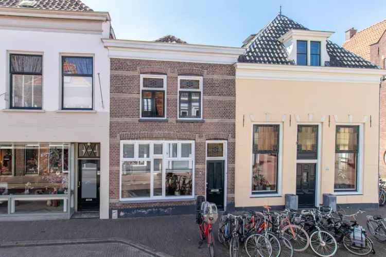 Karaktervolle Stadswoning Zaltbommel 3 Slaapkamers Binnenplaats Dakterras