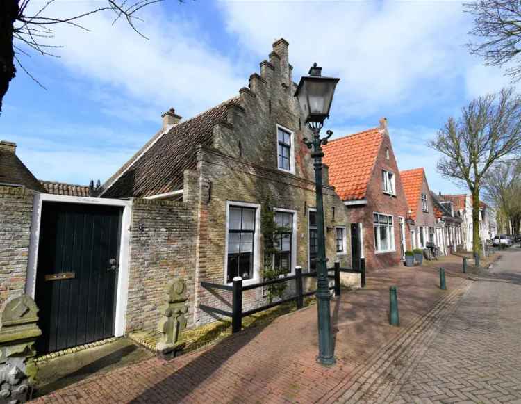 Monumentaal Pand 1671 Terschelling: Sfeervol en Vrijstaand