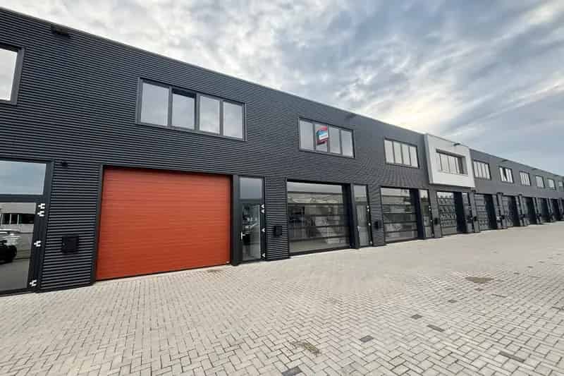 Bedrijfshal te huur Elst 142m2