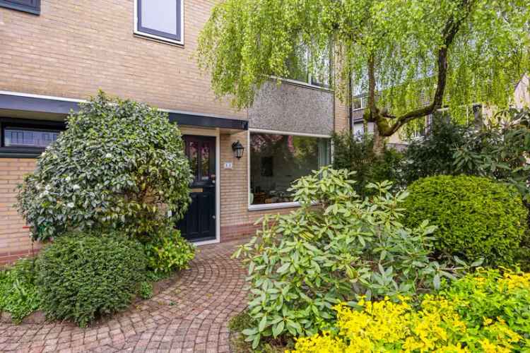 Huis te koop Loosdrecht: Ruime hoekwoning met 3 slaapkamers en diepe tuin