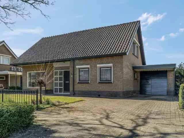Vrijstaande Semi-bungalow Doornenburg: Ruim, Licht & Tuin met Uitzicht