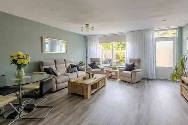 Ruime Tussenwoning 4 Slaapkamers Parkeren Eigen Erf