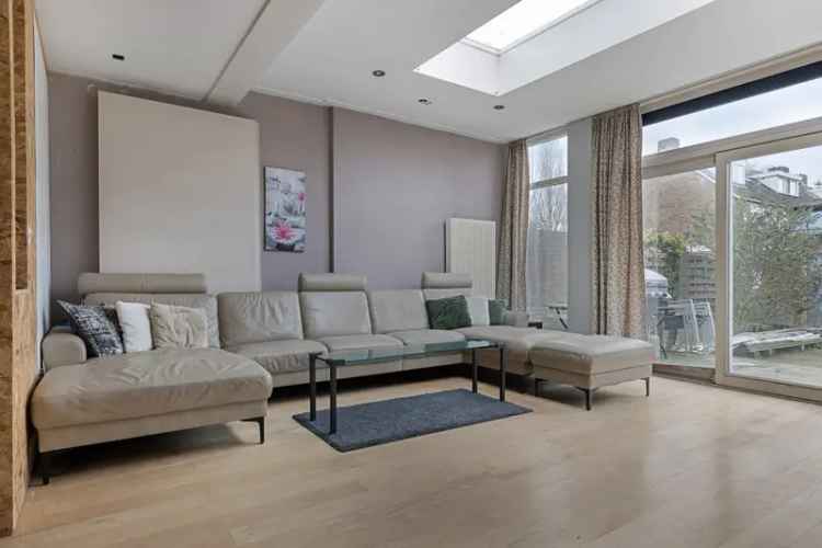 Ruime woning met uitbouw en ruim perceel Zaandam