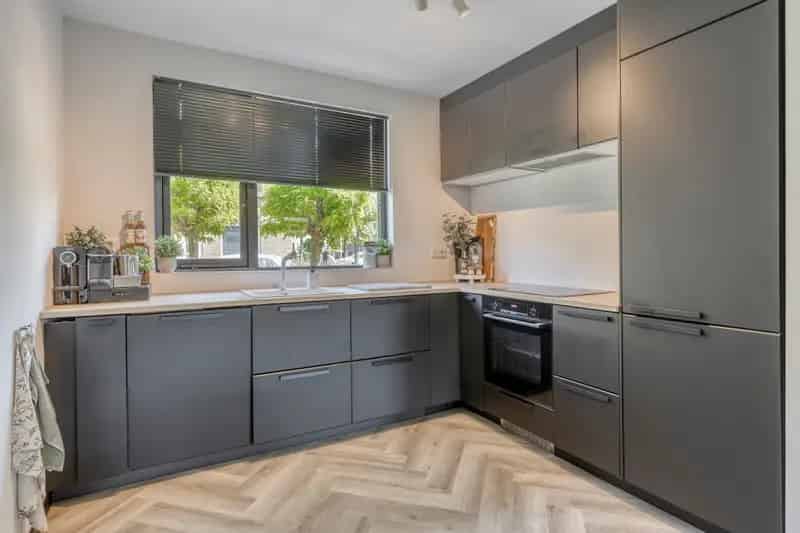 Ruime 4 Slaapkamers Familiewoning Moderne Keuken Zonnige Tuin Steenbergen