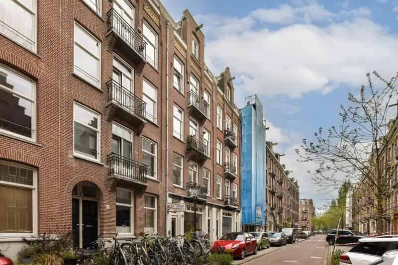 Amsterdam Oost Benedenhuis met Tuin en Souterrain
